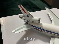 Inflight200 United Friend Ship DC-10-10 Mint, with stand, lmtd to 50 pcs